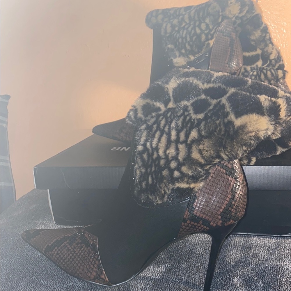 PrettyLittleThing Brown and Black Heeled Boots NEW

Willing to accept offer